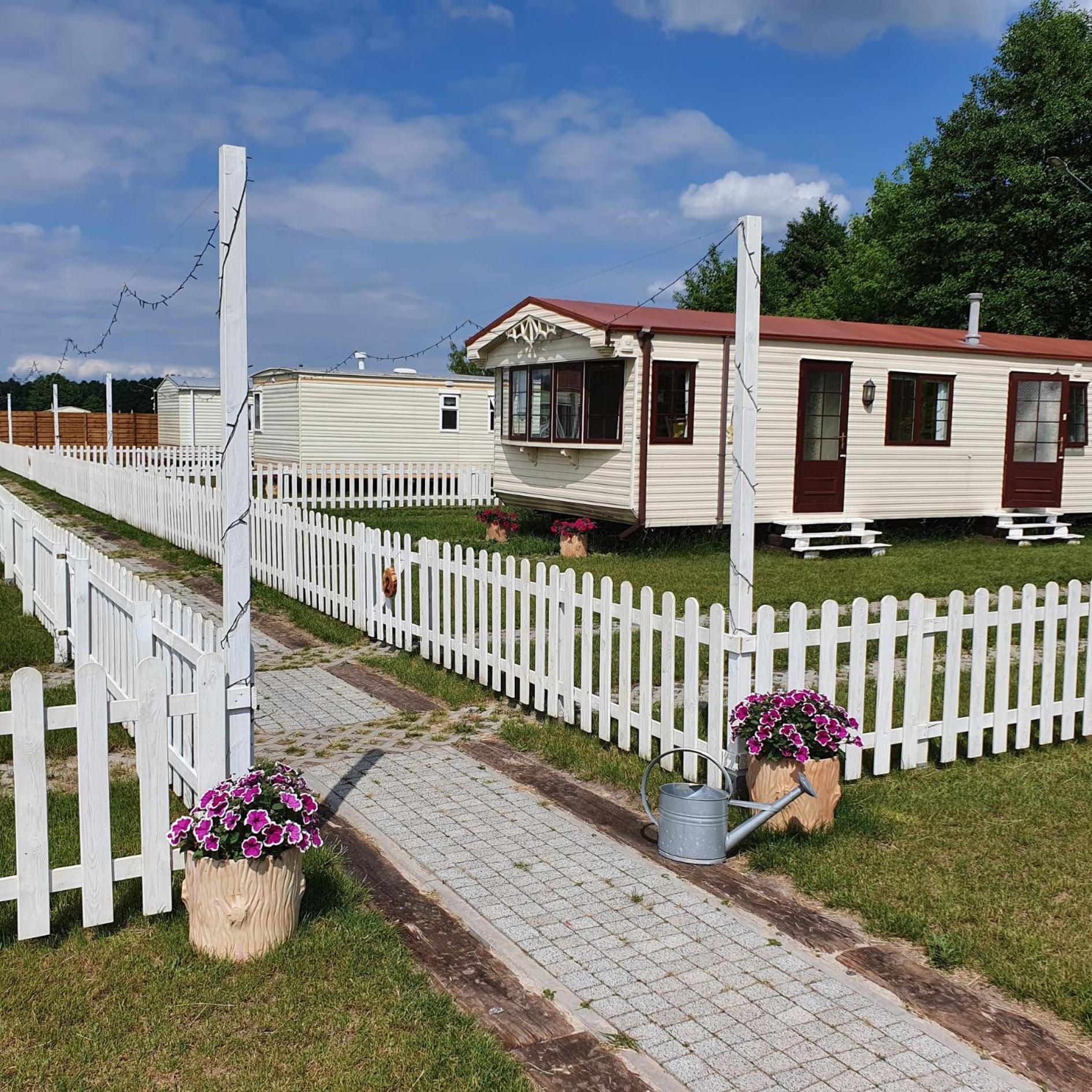 Lary Camping Homes - Domki Dabrowka Gostynin Eksteriør bilde